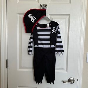 PIRATE COSTUME